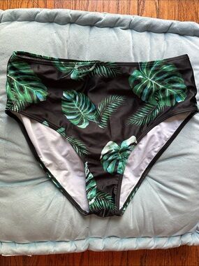 Women’s High-Waist Tropical Leaf Bikini Bottom - Black & Green